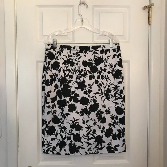 JG Hook Dresses & Skirts - JG Hook Black White Print Skirt Size 8